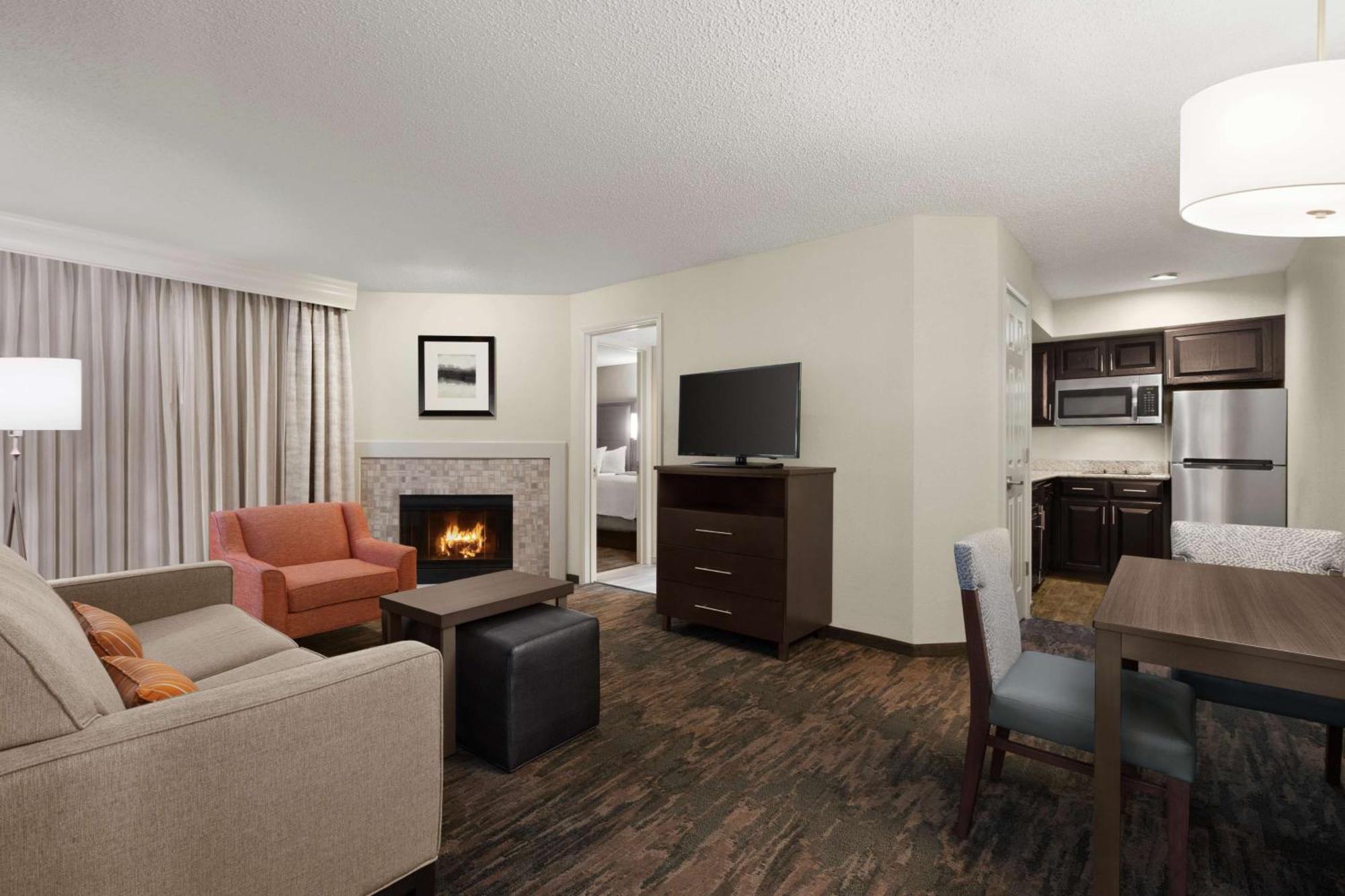 Addison Suites Bagian luar foto