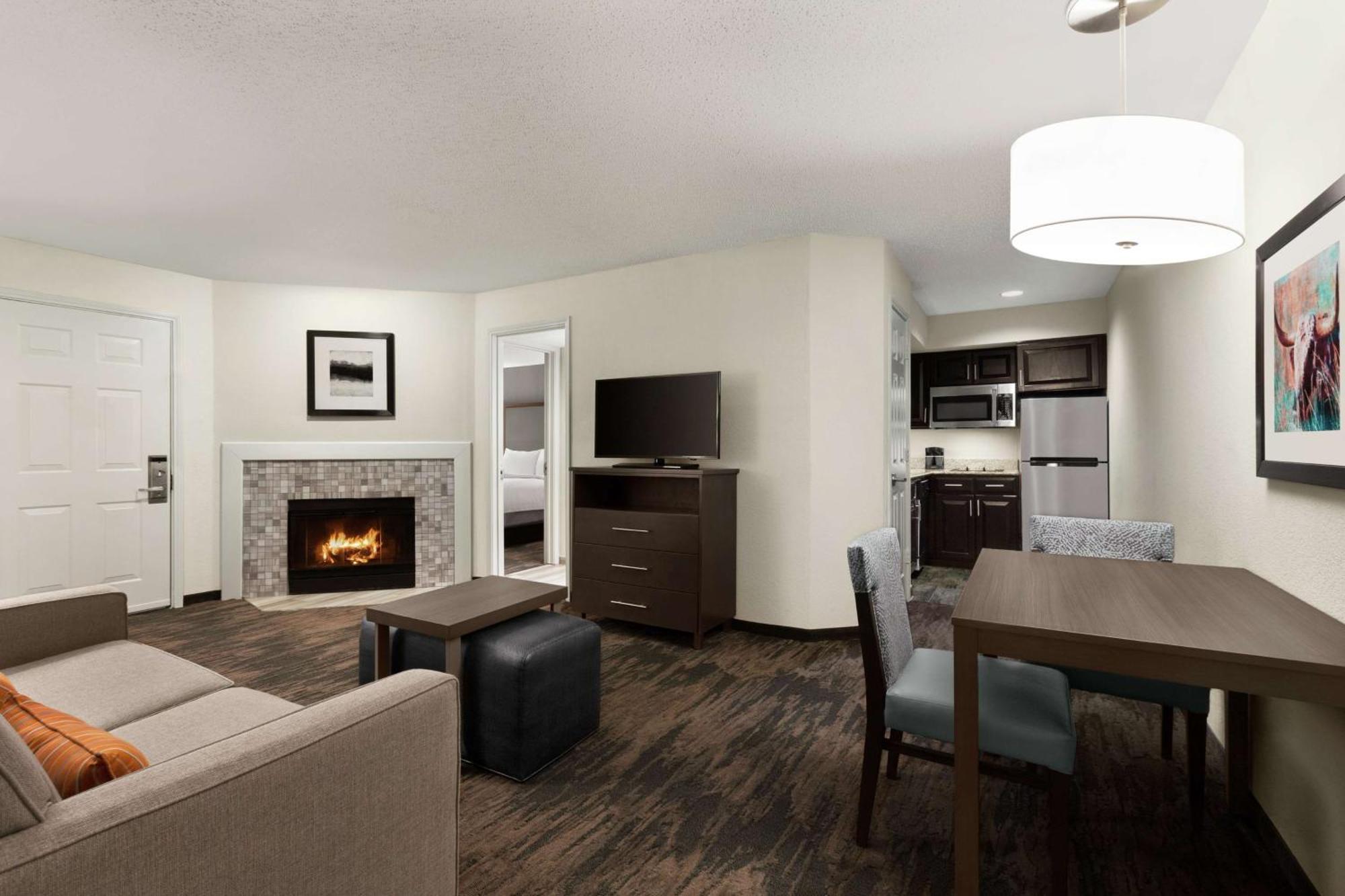 Addison Suites Bagian luar foto