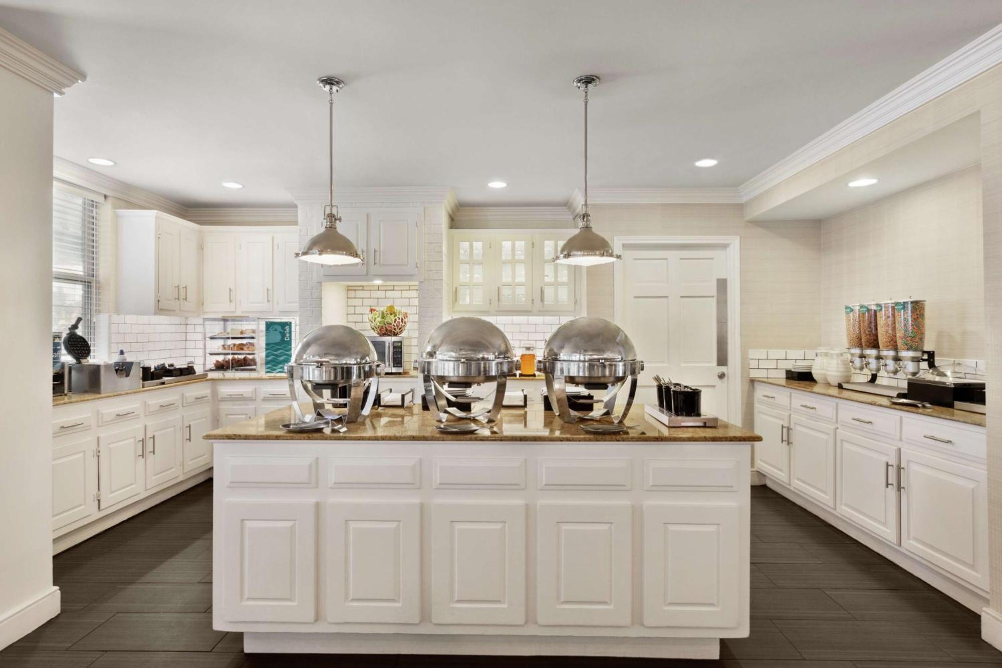 Addison Suites Bagian luar foto