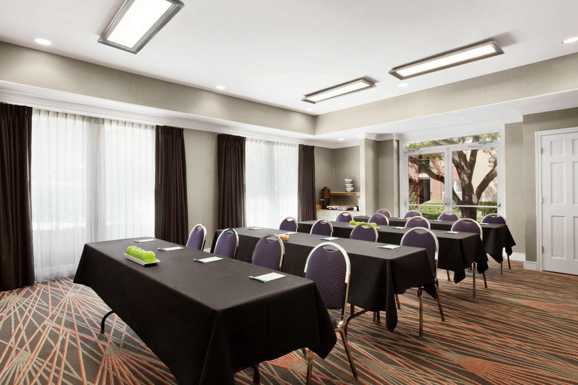 Addison Suites Bagian luar foto