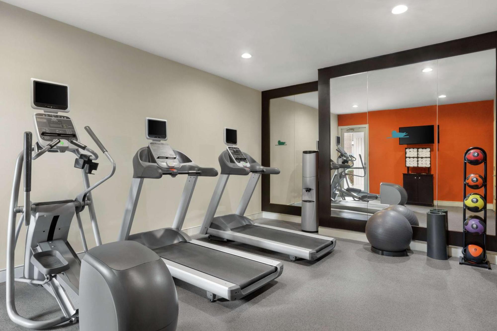 Addison Suites Bagian luar foto