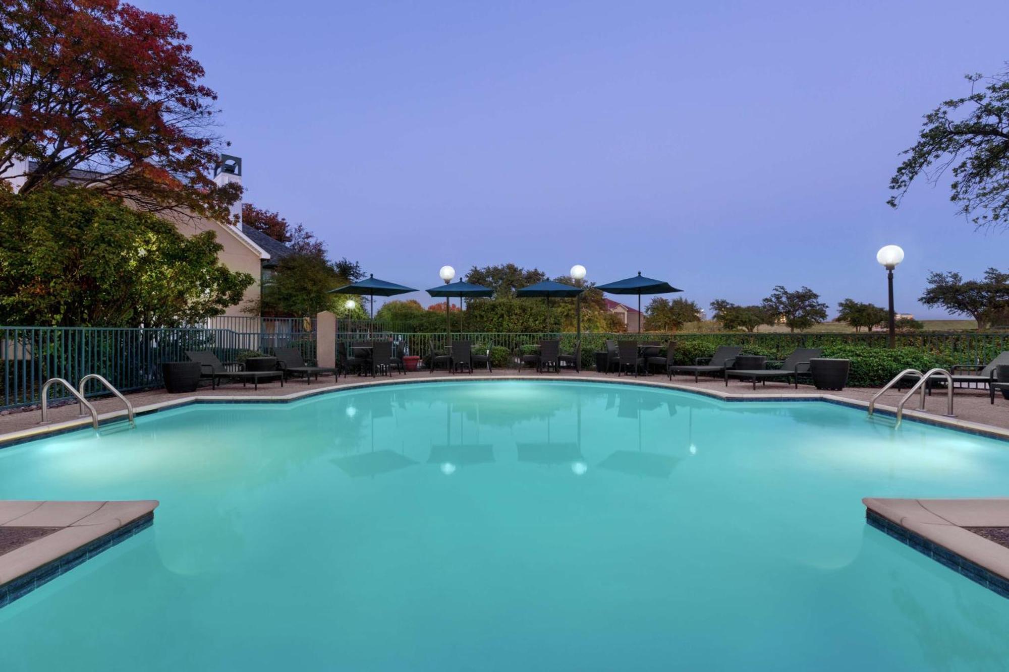 Addison Suites Bagian luar foto