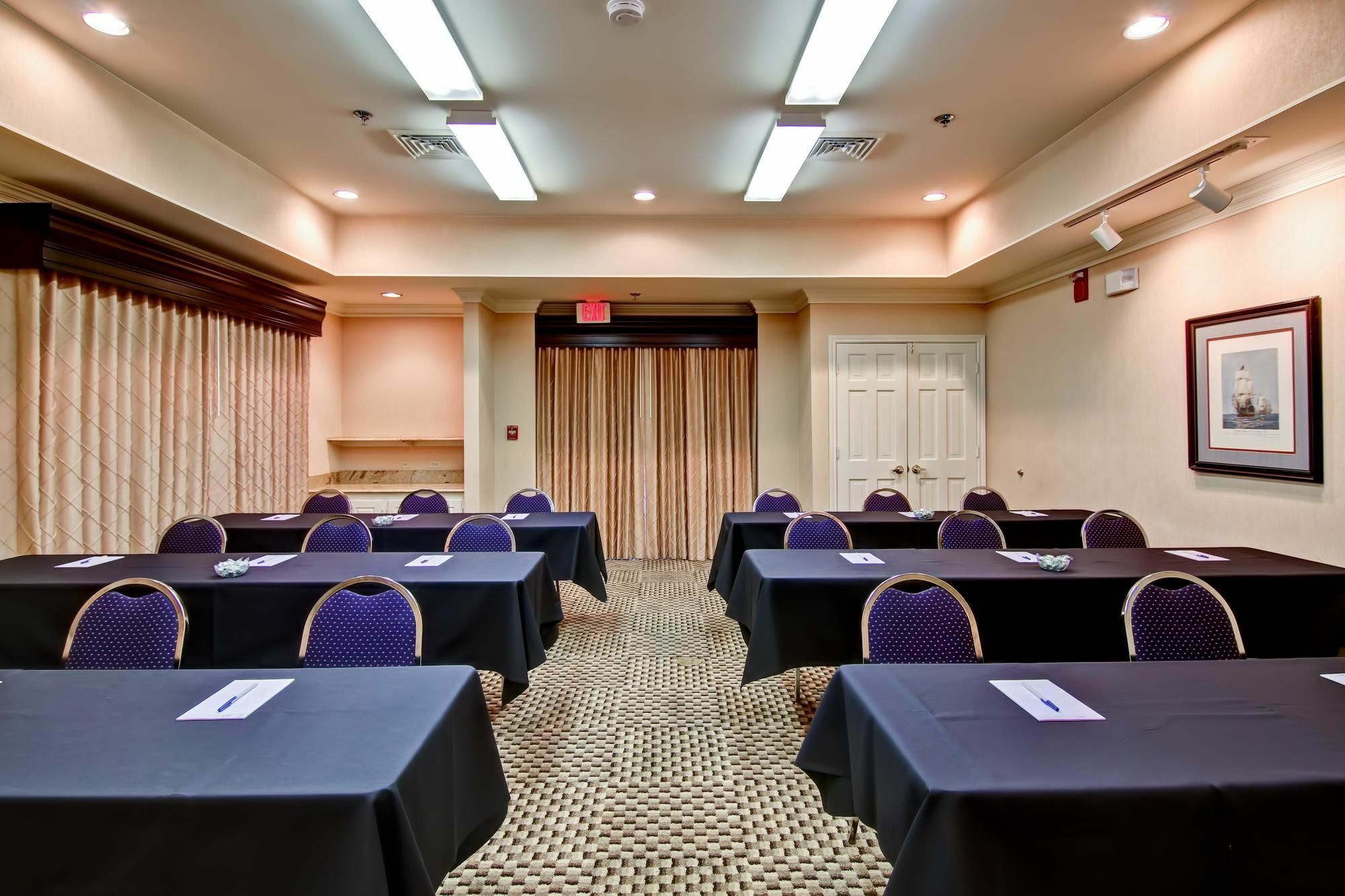 Addison Suites Bagian luar foto