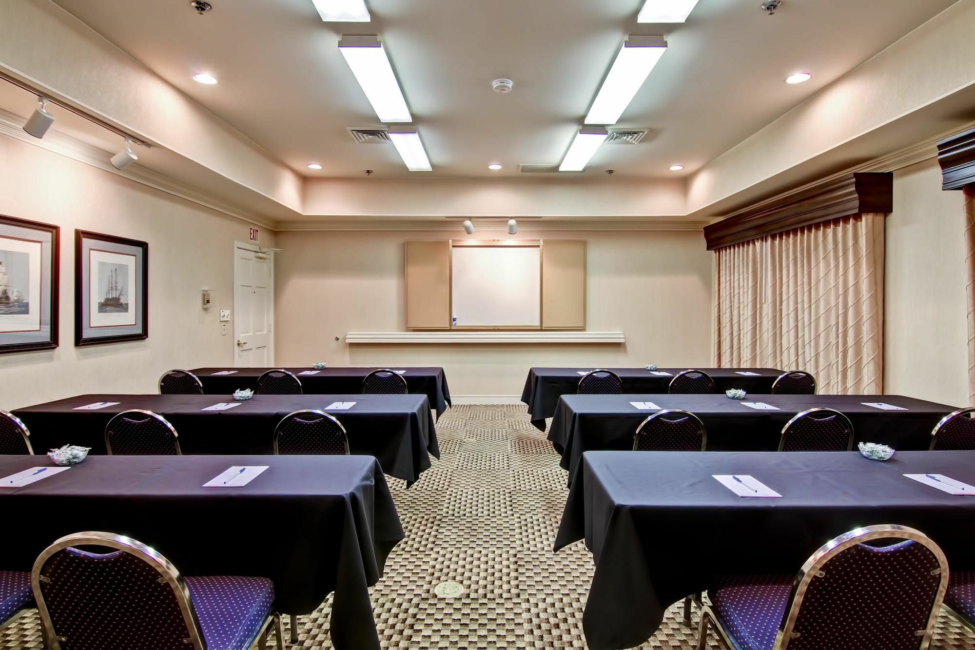 Addison Suites Bagian luar foto